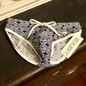 2(X)IST Men’s swimwear US small